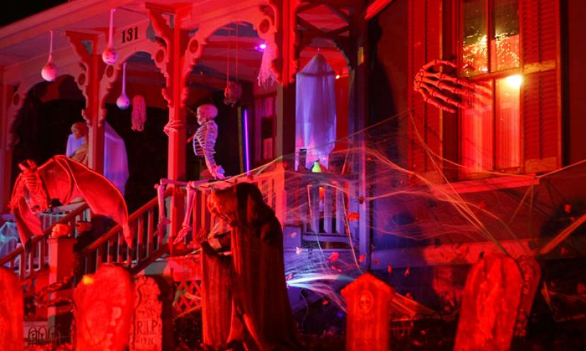 Tips for Saving on Halloween Costumes & Décor